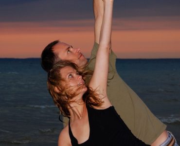 Инструкторы йоги Дженни и Иен О’Лафлин о важности йоги и трансцендентного сознания