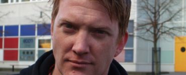 Фронтмен группы "Queens of the Stone Age" пережил клиническую смерть и нашел силы в Трансцендентальной Медитации