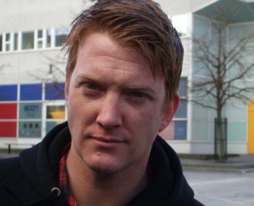 Фронтмен группы "Queens of the Stone Age" пережил клиническую смерть и нашел силы в Трансцендентальной Медитации